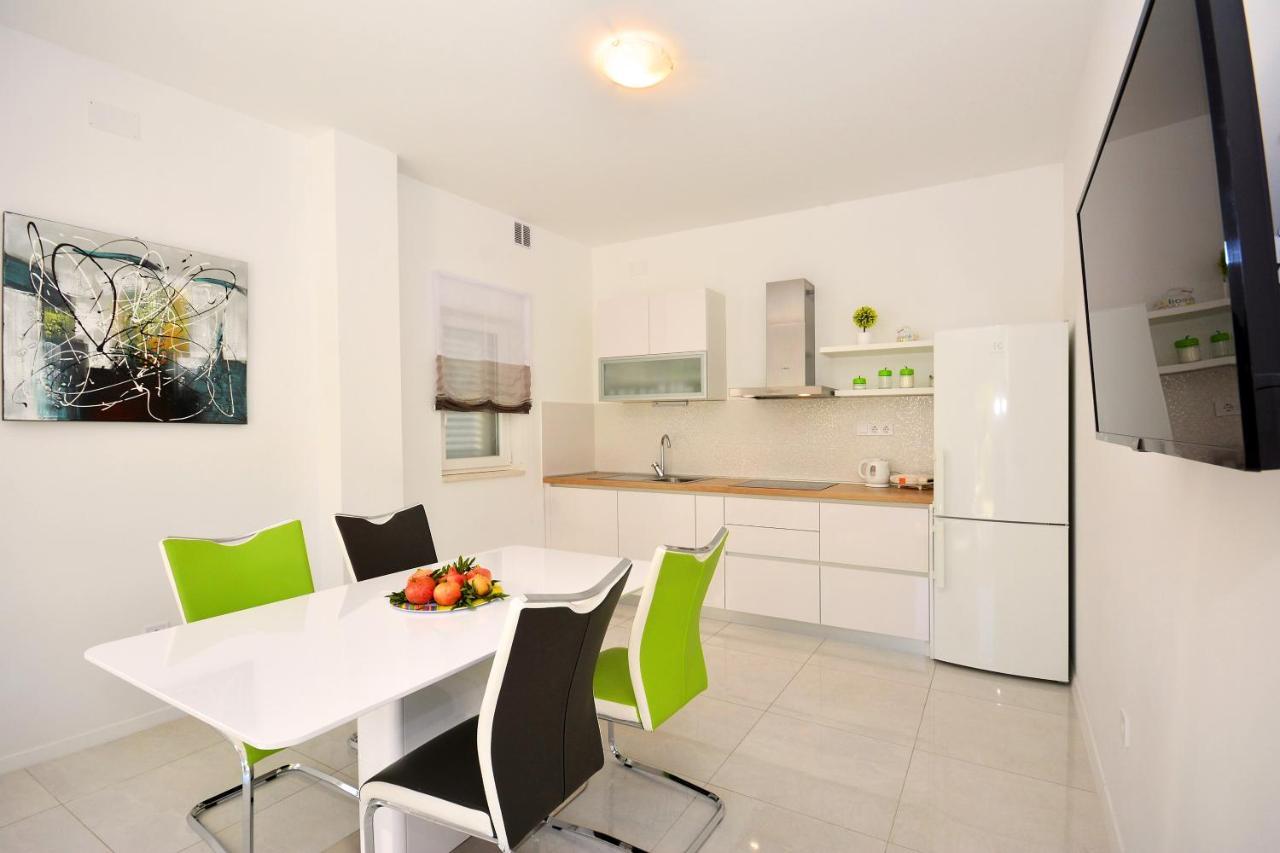 Seas The Day Apartments Podstrana Kültér fotó