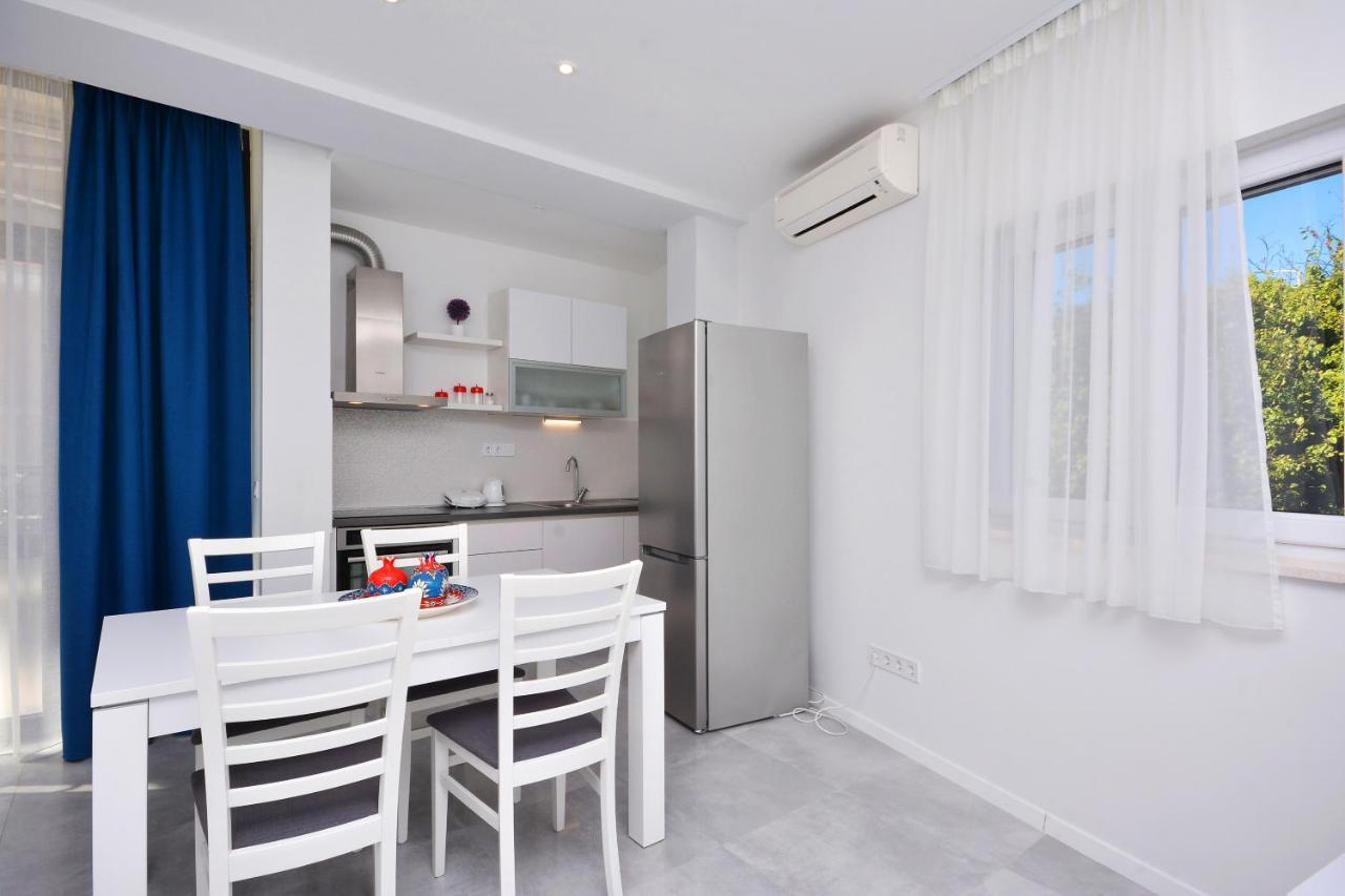 Seas The Day Apartments Podstrana Kültér fotó
